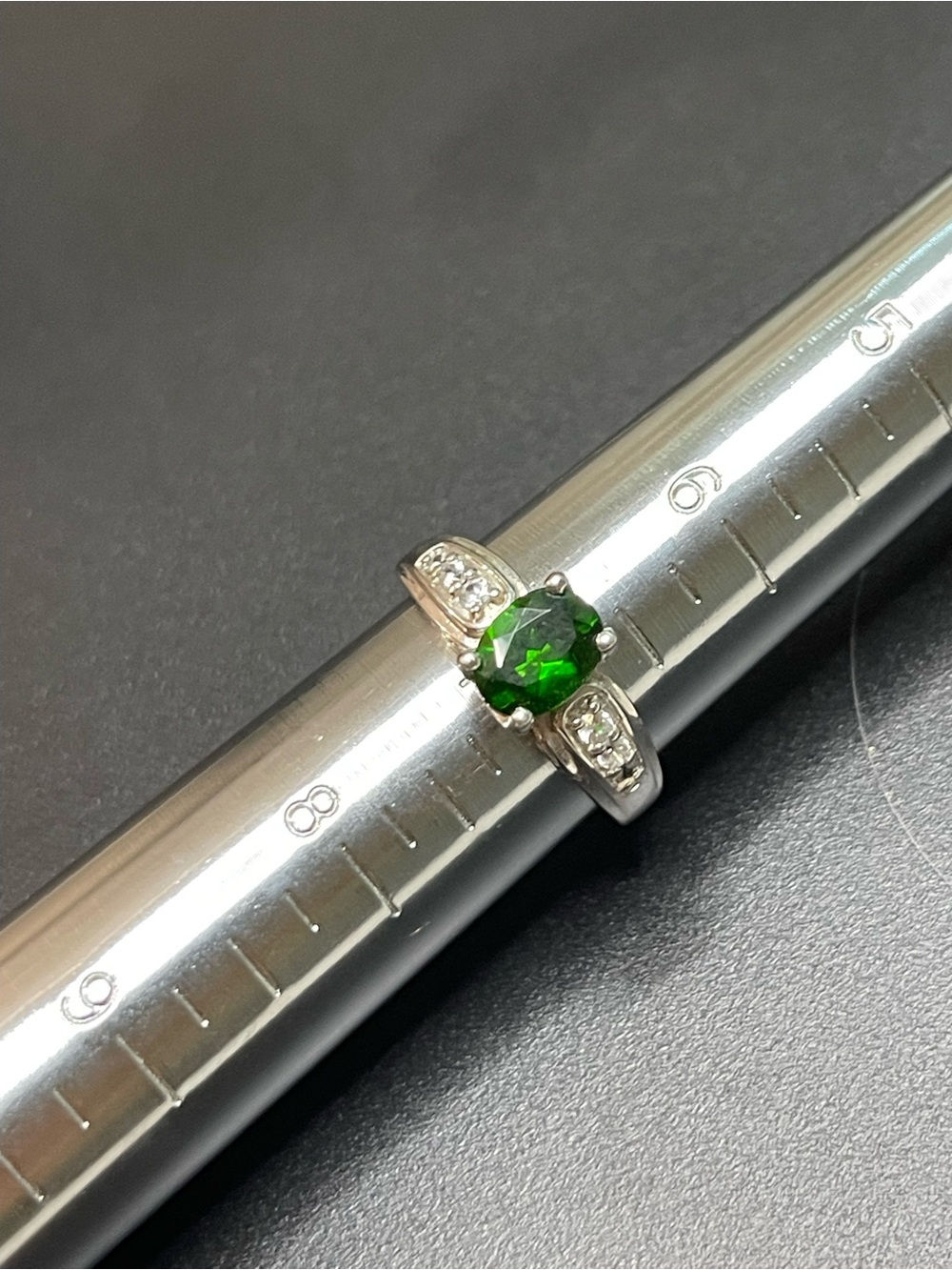Green Garnet Oval Gemstone Women's Silver Ring - Picture 3 of 3